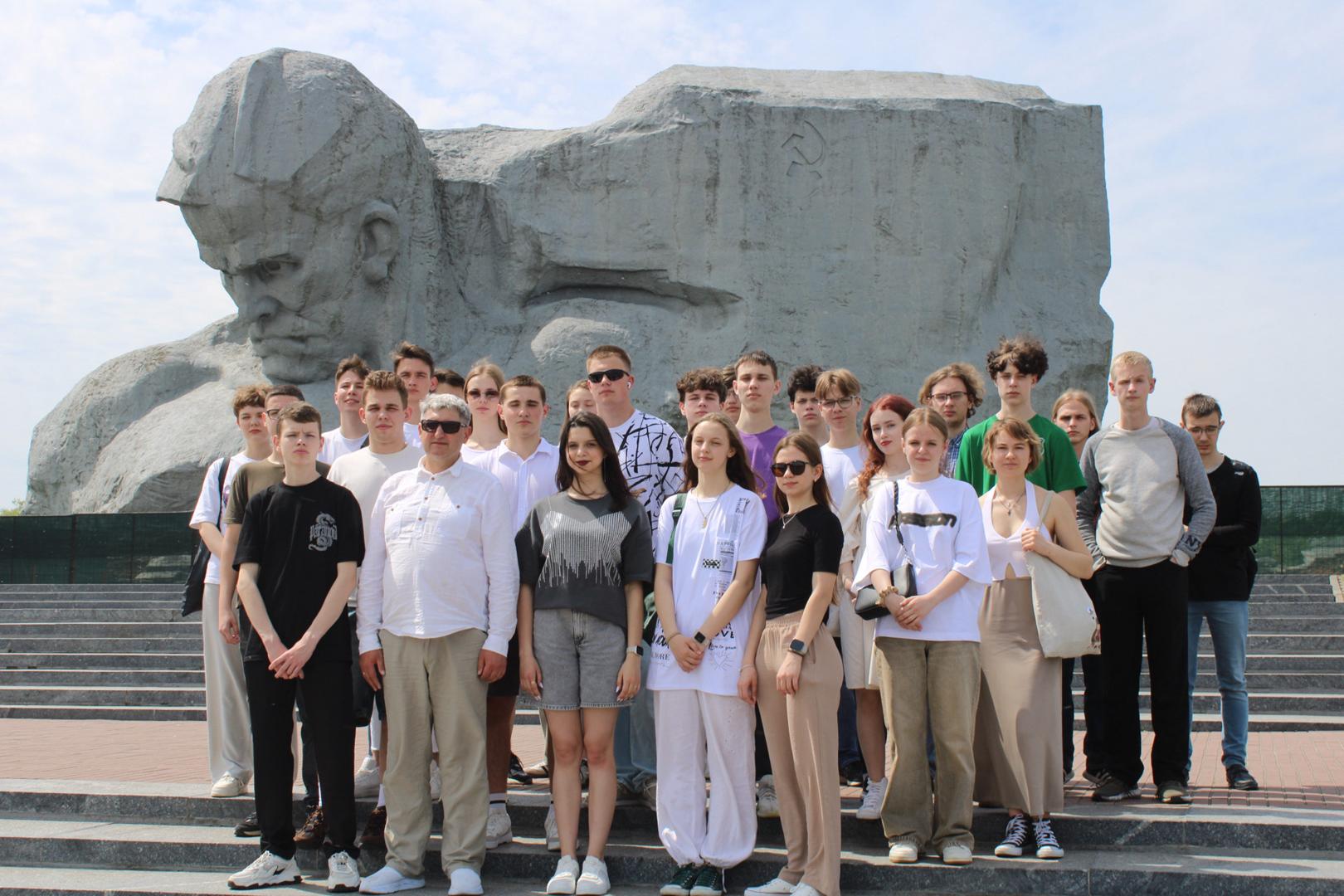 Students visiting the Brest Fortress College