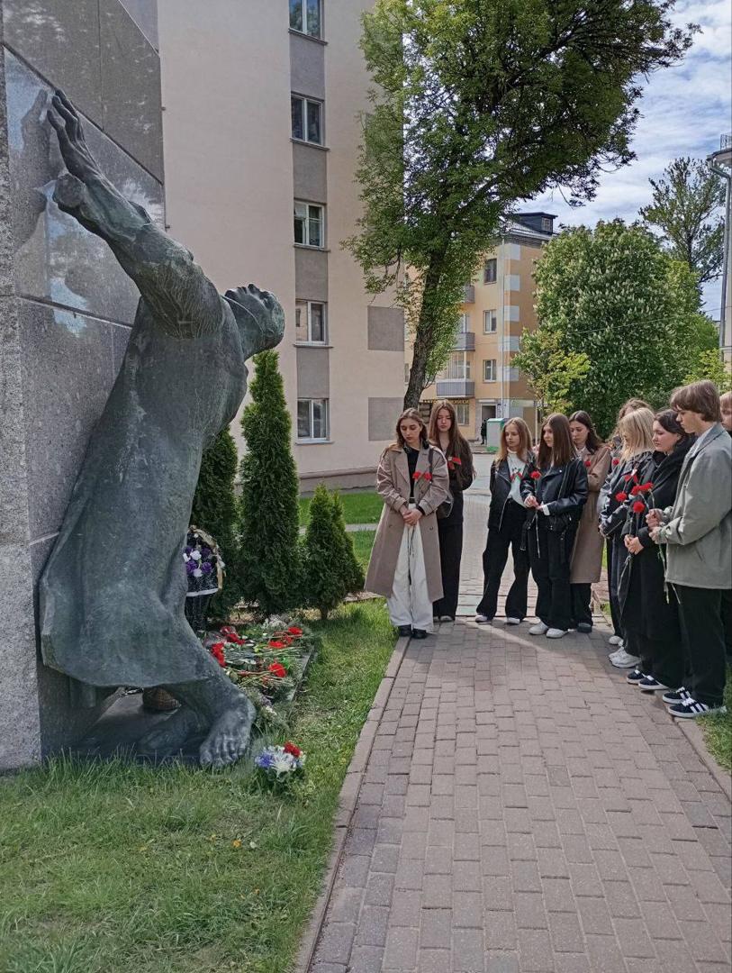 Участие в торжественном возложении цветов к мемориальной доске, закладному камню "Шталаг-352"